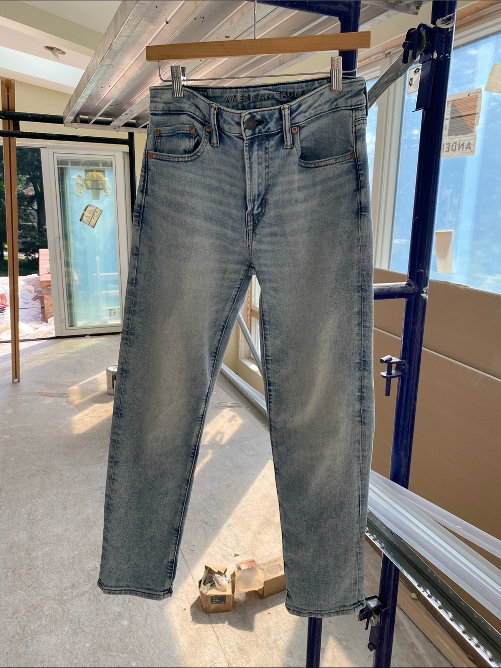 AMERICAN EAGLE Slim Straight Jeans 28